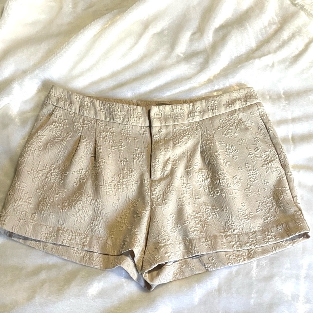 Elegant cream Women's Shorts
